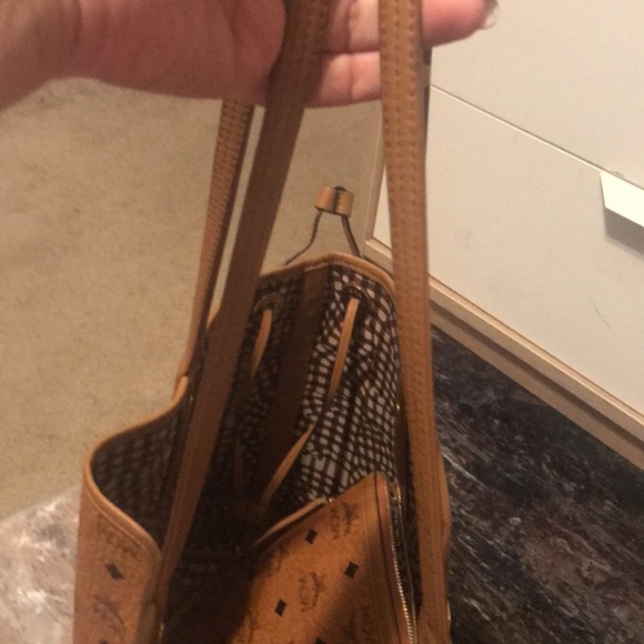 Authentic MCM extra large beautiful handbag - Picture 10 of 10